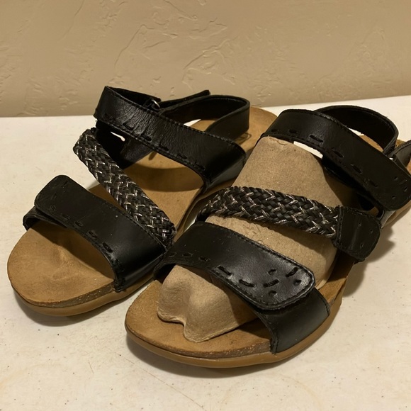 Propet Shoes - EUC Women’s Propet 7W Black Sandals
From QVC Current Propet Stock Lightly Worn